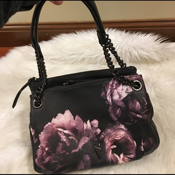 Simply Vera Vera Wang Handbags - Supply Vera Vera Wang Satchel Purse Handbag